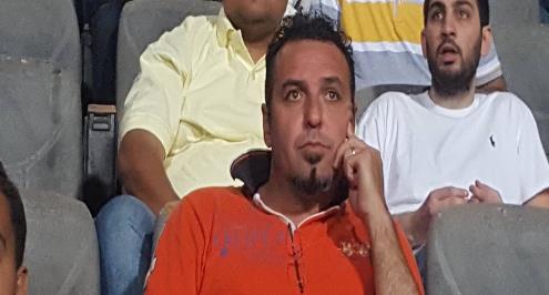 مندوب بازل في مدرجات بتروسبورت لمراقبة مصطفى فتحي